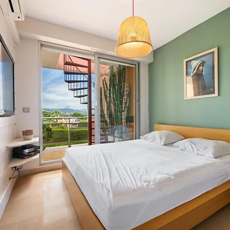 Rooftop Terrace - Sea View, Pool, Parking & A/c Apartment