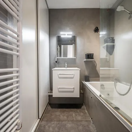 Rooftop Terrace - Sea View, Pool, Parking & A/c Apartment *