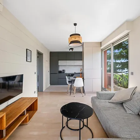 Rooftop Terrace - Sea View, Pool, Parking & A/c Apartment